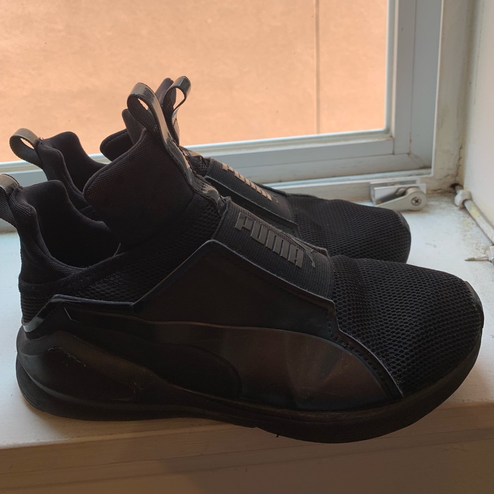 Black puma sneakers